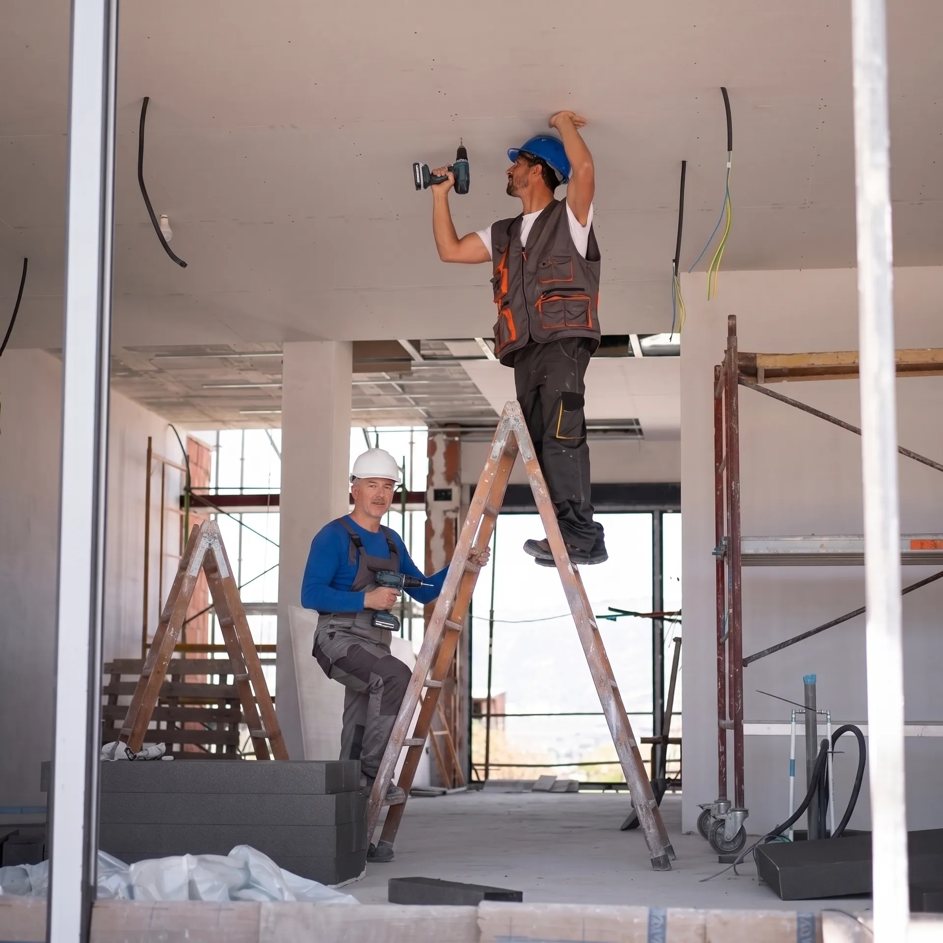 Espacio interior con acabados renovados